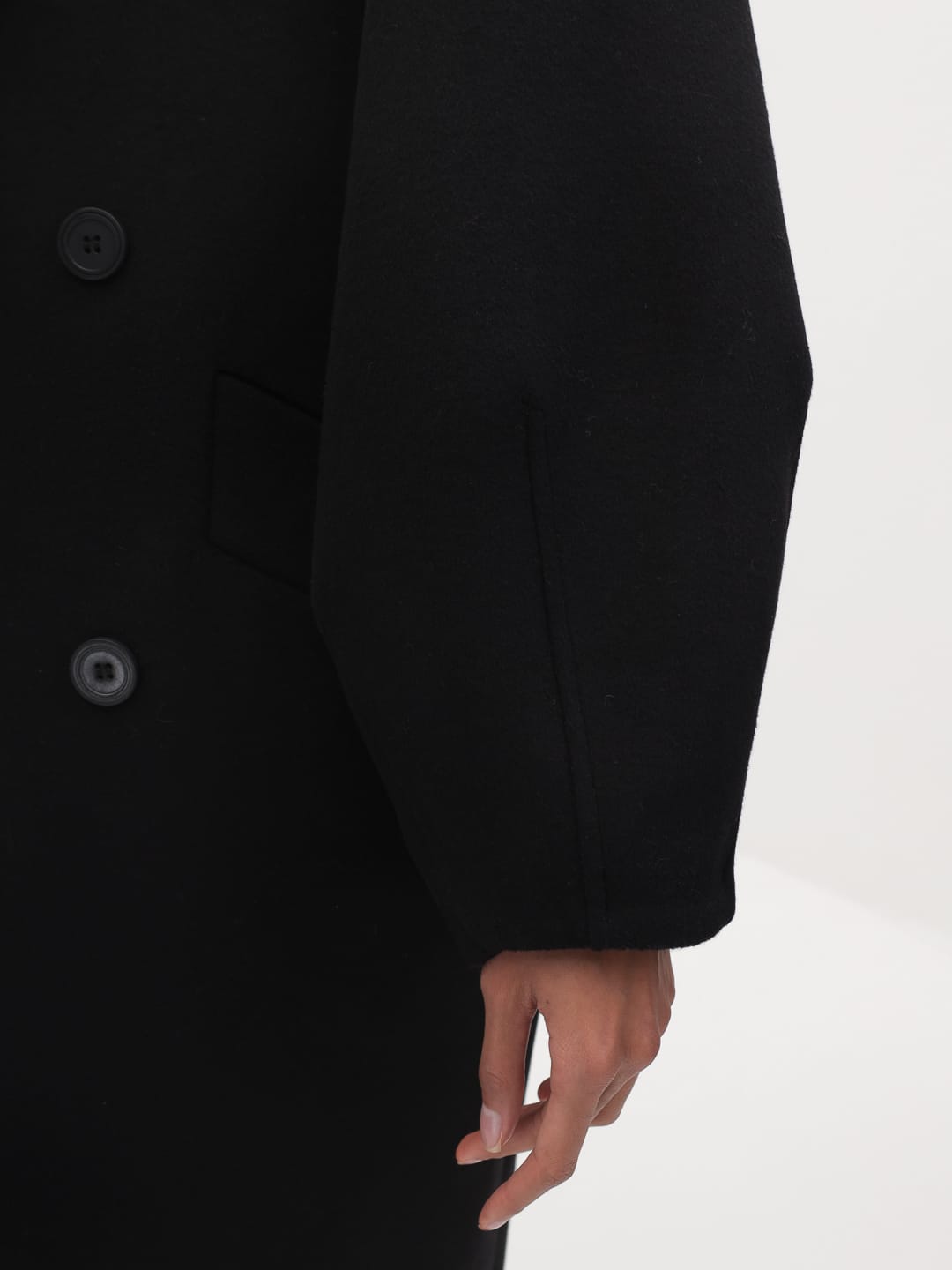 Утеплённое пальто кокон в черном цвете_2